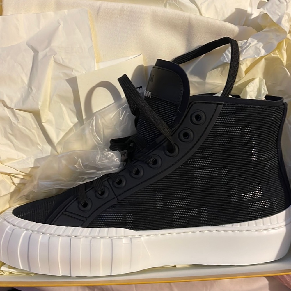 BNIB mens FENDI SHOES SIZE 8